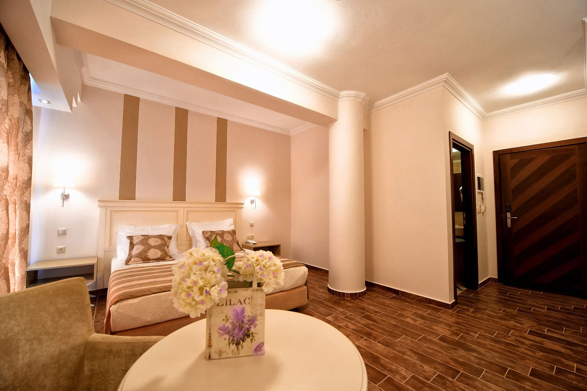 Enastron View Hotel カストリア エクステリア 写真
