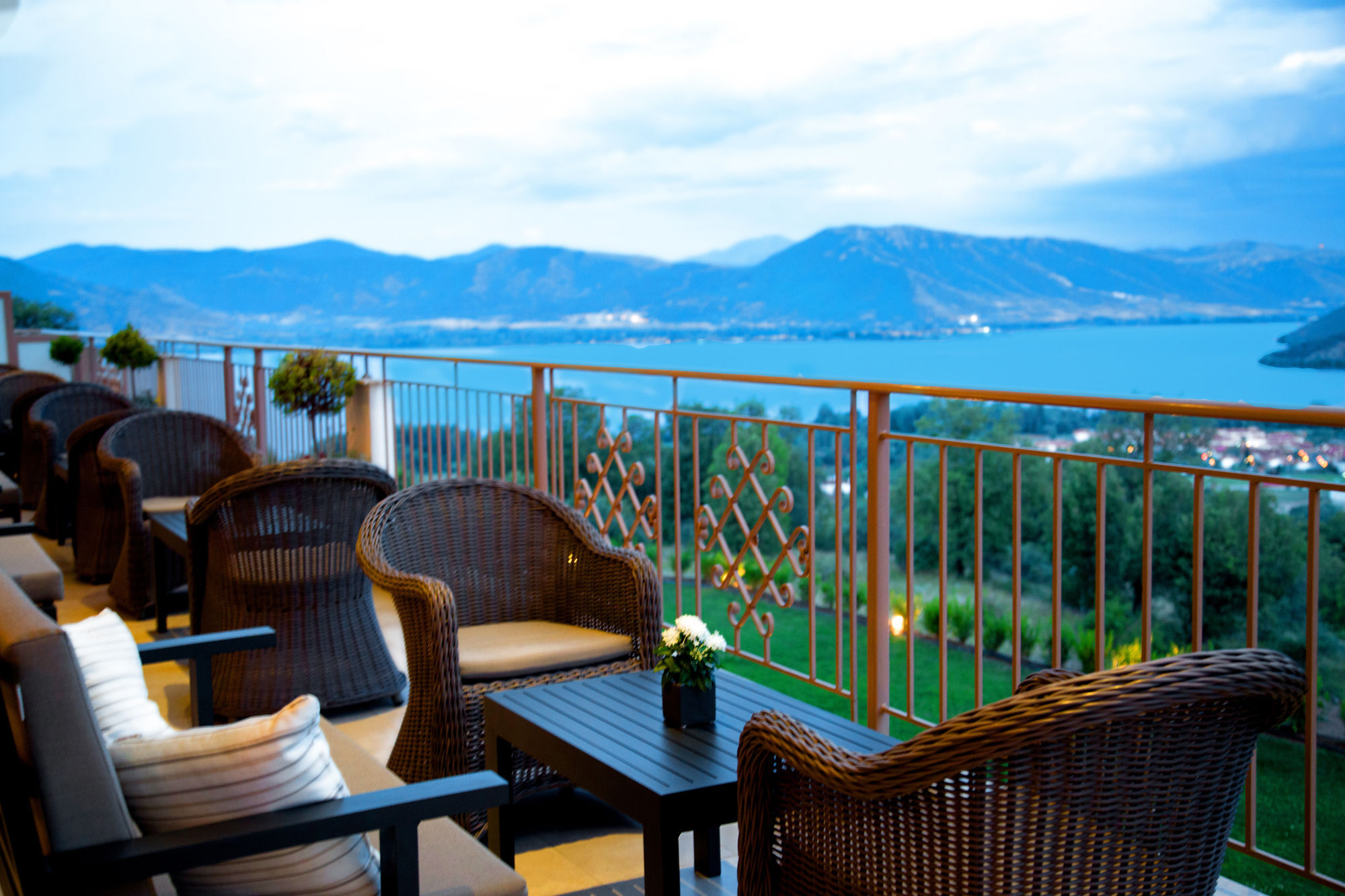 Enastron View Hotel カストリア エクステリア 写真